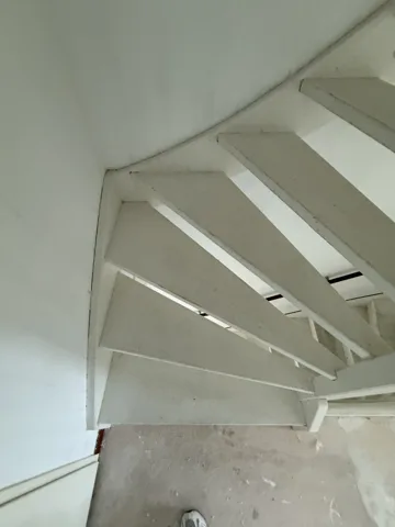 Open trap vanuit een andere kijkhoek